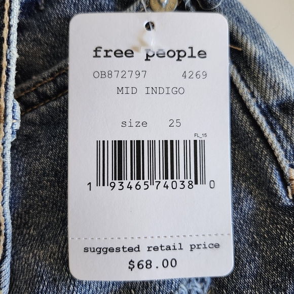NWT Free People Loving Good Vibrations Denim Cutoff Shorts in Mid Indigo size 25 - Picture 2 of 7